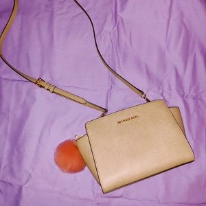 Micheal Kors medium hand bag